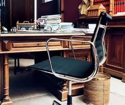 Vitra Ea 117 Ausfuhrung In Leder Wohnzimmer Sessel Ikea Stuhl Burodrehstuhl
