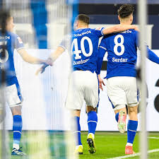 Sobald die exakten anstoßzeiten der beiden begegnungen offiziell. Schalke 04 Fc Augsburg Plotzlich Teilen S04 Fans Irren Gedanken Derwesten De