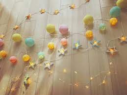 今イルミネーションライトを使ったお部屋作りが大ブーム 100均 3coins flying tigerなどプチプラショップでも売っています 簡単におしゃれな空間を作ることができるイルミネーションライトおすすめです 夏祭り 飾り付け パーティーの装飾 ガーランドライト