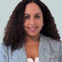 Yisel Estrada's Instagram, Twitter & Facebook