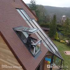 Instantly Turn The Roof Window To A Small Balcony Good Job Entreprise Brisacier Dachfenster Dach Dachbalkon