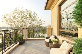 Il balcone può essere considerato come un'espansione del tuo spazio interno e, in secondo luogo, ha una funzione accessoria di relax, divertimento e, in generale, di più comfort. Come Arredare Il Balcone Un Oasi Verde In Casa Tipitipi Magazine