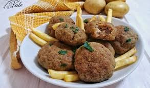 In questo caso, la carne di vitello incontra la morbidezza delle patate, per un risultato soffice e irresistibile.potete preparare le polpette di carne e patate anche come finger food da servire come aperitivo.vediamo insieme la ricetta. Polpette Di Patate E Carne Ancora Piu Morbide Fritte E Al Forno