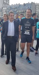 Nicolas sarkozy, pe numele sau intreg nicolas paul stéphane sárközy nagy bócsai, este un politician francez, care a devenit presedintele frantei pe 16 mai 2007. Gustaveroussy Auf Twitter Nicolas Sarkozy Nicolassarkozy Du Comite De Campagne Guerirlecancerdelenfantau21esecle Gustaveroussy Est Venu Encourager Les Coureurs Qui S Appretent A Affronter Les 1 000 Marches De La Tour Montparnasse Https T