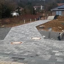 Der Erste Meilenstein Ist Erledigt Pflasterflachen Liegen Gestaltungspflaster In Meliert Strukturiert Und Verschiedenen Grossen Er Patio Outdoor Sidewalk