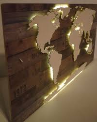 Weltkarte beleuchtet diy weltkarte wand weltkarte pinnwand. Beleuchtete Weltkarte Aus Holz Mass Vintage Led Weltkarte Aus Holz Dekor Dekoration