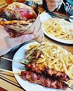 Kandungan omega kompleks nya bagus banget buat kesehatan bulu si meong. Souvlaki Wikipedia