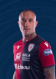 È diventata una moda come i tatuaggi ammutinarsi. Radja Nainggolan Foto Di Calcio Calcio Giocatori Di Calcio