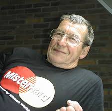 How to ease gout pain and change diet?