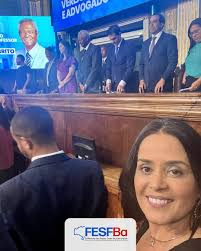 A presidente da FESFBA, Dora Nunes, participou, na noite de ontem, da  sessão solene realizada na Câmara Municipal de Salvador, em homenagem ao  vereador Edvaldo Brito, que encerra seu último mandato. A