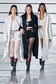 Eleganter Accessoire-Trend im Herbst: Strumpfhosen von Chanel