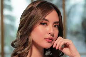 Stars Still Busy Online | Journal Online