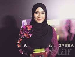 Meletop era 2017 award live via facebook meletop! Fattah Amin Neelofa Ungguli Anugerah Meletop Era 2017 Hiburan Mstar