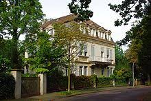 Andere mehrfach wiederkehrende handlungsorte sind unter anderem kassel und frankfurt am main. Pastewka Fernsehserie Wikipedia