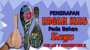 Beberapa teknik digunakan dalam menerapkan ragam hias pada bahan kayu, misalnya dengan cara menempel, mengukir dan menggambar/melukis. Penerapan Ragam Hias Pada Bahan Kayu Materi Pembelajaran Seni Budaya Kls 7 Smt 2 Youtube