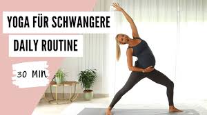 Ab einem bestimmten zeitpunkt werden viele schwangere auch von selbst feststellen, dass. Schwangerschaftsyoga Yoga Routine I 30 Min Sanfter Flow Fur Alle Trimester Youtube