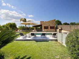 Familien Finca Mit Pool Spielplatz Und Wifi Gratis Nahe Platja De Muro Unsere Moderne Finca Cas Carrasquet Li Ferienhaus Finca Auf Mallorca Ferienwohnung