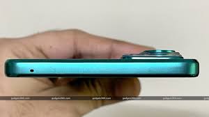 Travel forces you to interact with the world in new ways, and cool gadgets do much the same. Motorola Edge 20 Review Form And Function Ndtv Gadgets 360