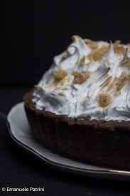 La crema di castagne, o crema di marroni, è una crema dolce morbida e golosa che si realizza con i deliziosi frutti autunnali.si prepara con le castagne bollite che poi vengono tritate e aromatizzate con vaniglia e scorza di limone, fino a creare una sorta di confettura, grazie alla cottura in acqua e zucchero. Torta Crema Di Marroni E Meringa Ricetta Cravatte Ai Fornelli
