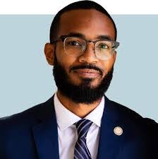 Michael Spratt's Instagram, Twitter & Facebook