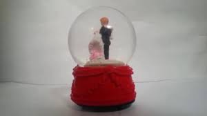 I am sure your quest for music box dancing has come to an end as you read this article. Cute Loving Couple In Musical Globe Showpiece Dancing Couple Globe Youtube