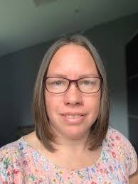 Lucinda Saunders's Instagram, Twitter & Facebook