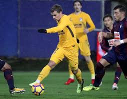Defansın hatasını affetmeyen uruguaylı, meşin yuvarlağı ağlarla buluşturdu. Atletico Madrid V Eibar Preview And Possible Lineups Besoccer