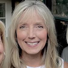 Pasha Kondrashin is a makeup artist from Russia. His mission is to create  beauty. He turns his clients into real Hollywood celebrities. Materials:  https://www.instagram.com/pashakondrashin/