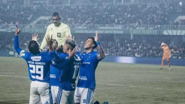 Com gol de Matheus Pereira, Cruzeiro vence o Coritiba no Couto Pereira