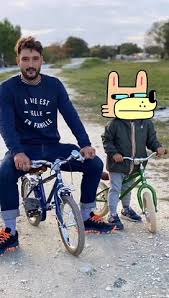 Le musicien de 30 ans a publié une vidéo dans . Jeremy Frerot Sort Faire Du Velo Avec Son Fils Lou Le 19 Octobre 2020 Video Dailymotion