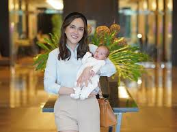 Shandy aulia ajari anak bisnis sejak bayi, jadi model perhiasan. Shandy Aulia Beri Jawaban Menohok Soal Mpasi Anak Sebelum 6 Bulan
