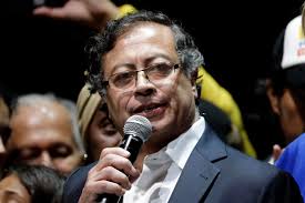 Petro afronta el difícil reto de conseguir la "paz total" para Colombia