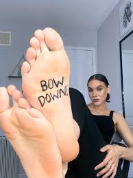 Queen Zs Feet - Foot Adoration, Foot Fetish Directory and Foot Fetish  Content Creator Index