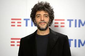 Orso maria guerriniphotos & pictures. Chi E Max Gazze Cantante E Attore Vita Privata E Biografia