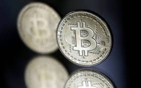 Jokainen kynttilä tarkoittaa hinnanmuutosta tiettynä ajankohtana. Ensimmaiset Bitcoin Futuurit Tulivat Markkinoille Kurssi Pyrahti Nousuun Yle Uutiset Yle Fi