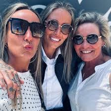 Bianca Dryburgh's Instagram, Facebook & TikTok