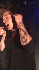 We offer an extraordinary number of hd images that will instantly freshen up your smartphone or computer. Harry Styles Live Wallpaper Tumblr Harry Styles Concert Harry Styles Live Harry Styles Pictures