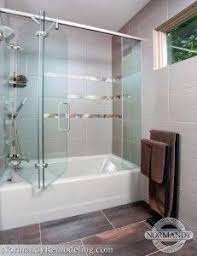 This Bath Tub Has A Frameless Glass Door Without The Annoying Track That Gets In The Way While Soaking Cr Tub With Glass Door Glass Tub Enclosure Glass Tub
