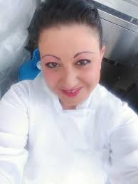 Cerco lavoro cm badante o pulizie in aiuto in casa... Ho bisogno di  lavorare,.nn sono automunita...