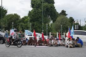 Kejadian di wamena pada 6 oktober tahun 2000 itu menyebabkan tujuh orang papua dan 24 pendatang meninggal. Wamena Pepe Wamena Pepe Wamenas1 Twitter All Submissions Must Be Related To Pepe In Some Way No Links To 4chan Org As These Will Be Pruned Happy House