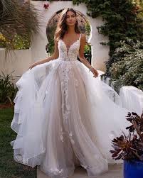 58 Beautiful Autumn Wedding Dresses With Charm To Copy So Fast 58 Schone Herbst Brautkleider Mit In 2020 Long Bridal Gown Tulle Wedding Gown Dream Wedding Dresses