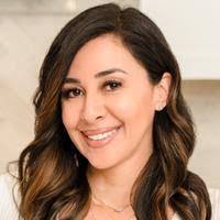 Lori Ruiz's Instagram, Twitter & Facebook