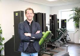Von 2008 bis 2017 war er wirtschaftsminister und ab 2013 auch für die bereiche wissenschaft und forschung zuständig. Fitness Trainieren Und Wohlfuhlen Vocklabruck