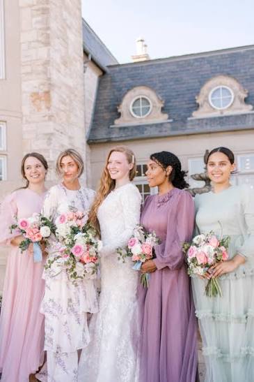 wedding photos with bridesmaids with modest bridesmaid dresses