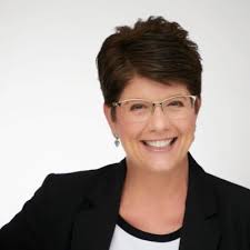 Jenifer Howe's Instagram, Twitter & Facebook