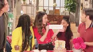 Paramount+ is reportedly developing a revival of icarly featuring three of the original actors, with the exception of jennette mccurdy. Icarly Reboot Gets A Premiere Date See The Cast On Set Youtube