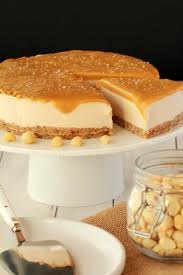 Vegan Cheesecake With A Salted Caramel Fudge Sauce Topping This Ultra Creamy Cheesecake Is So Mu Vegan Cheesecake Recipe Salted Caramel Fudge Vegan Cheesecake