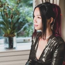 Lauren Hendry's Instagram, Twitter & Facebook