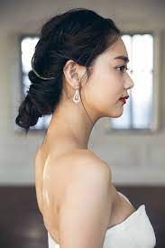 大人シンプルなモードヘアが今っぽい ウェディング ヘアスタイル 花嫁 髪型 ミディアム ベールヘアスタイル