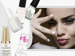 Smalto bianco: per una manicure candida